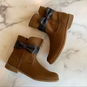 UGG Cognac Joanie Bow Faux Leather Bootie Kids Size 5 Womens Size 7
